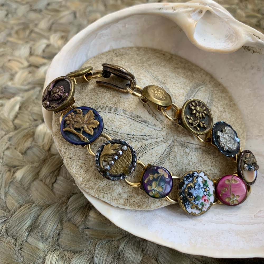 Bracelet made from buttons